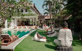 Puri Garden Hotel & Hostel